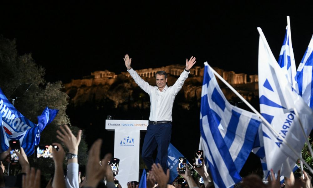 Direita vence com folga eleições na Grécia e garante novo mandato para primeiro-ministro conservador 