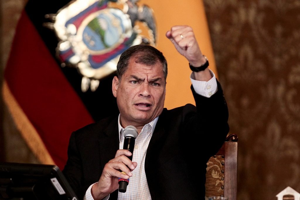 Aliado de Rafael Correa é favorito na disputa presidencial no Equador