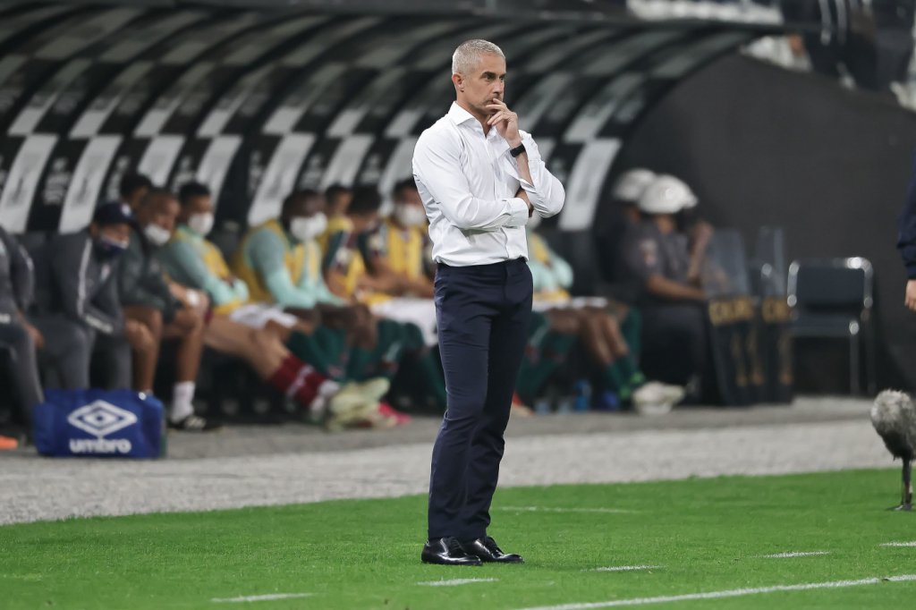 Duílio defende trabalho de Sylvinho e afirma que técnico fica no Corinthians até 2022