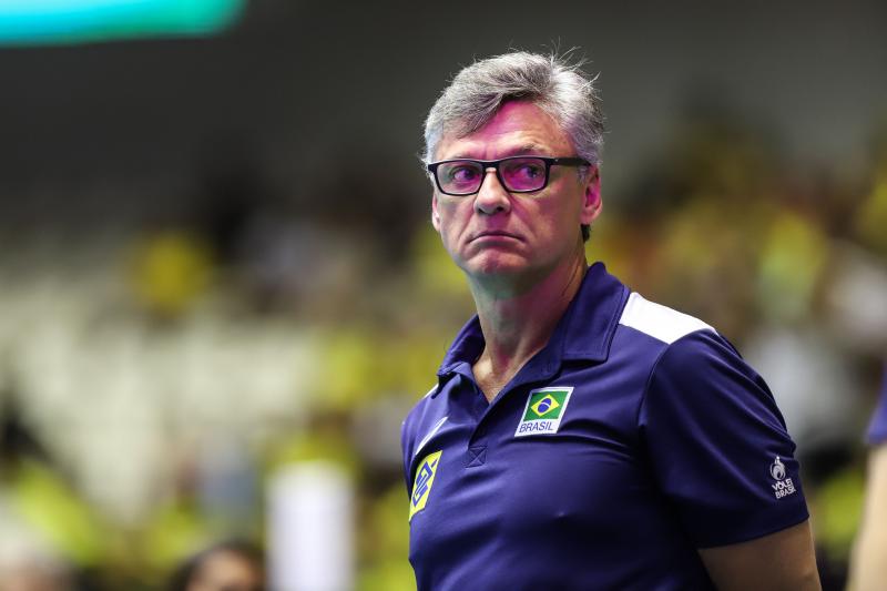 Técnico da seleção brasileira de vôlei, Renan Dal Zotto testa positivo para a Covid-19