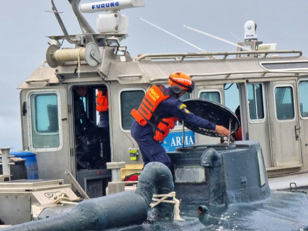 Embarcação com quatro toneladas de cocaína é apreendida no Pacífico; veja vídeo