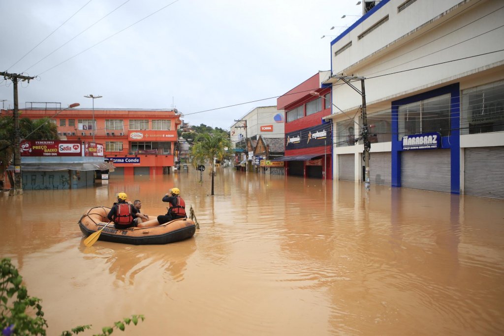 Bolsonaro visita áreas afetadas pelas chuvas em São Paulo nesta terça-feira