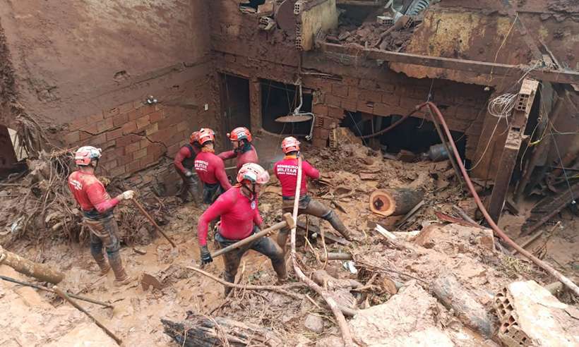 Corpo de criança é resgatado e número de mortos após chuvas em Minas Gerais sobe para 6
