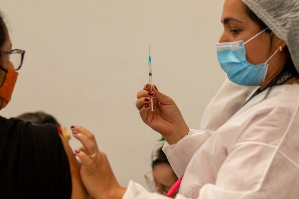 Polícia indicia nove pessoas por fraudes na vacinação contra a Covid-19 no Rio