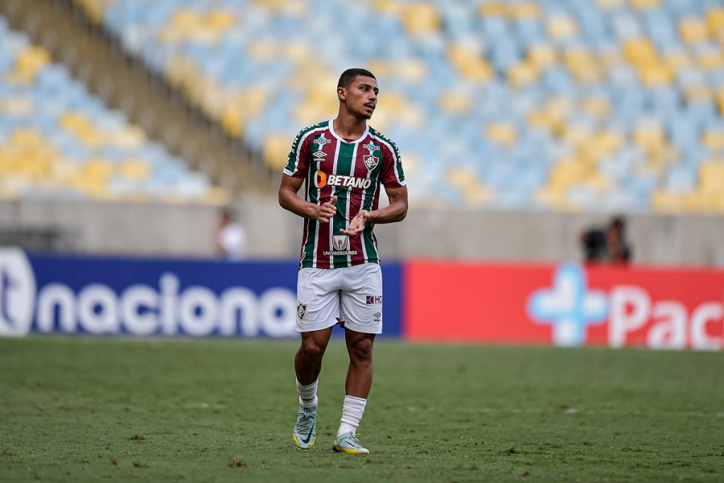 André diz que Fluminense é favorito contra o Flamengo: ‘Estamos jogando mais’