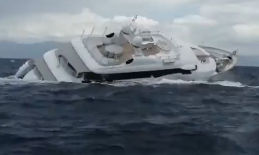 Luxuoso iate de 40 metros naufraga no Mar Mediterrâneo; veja vídeo