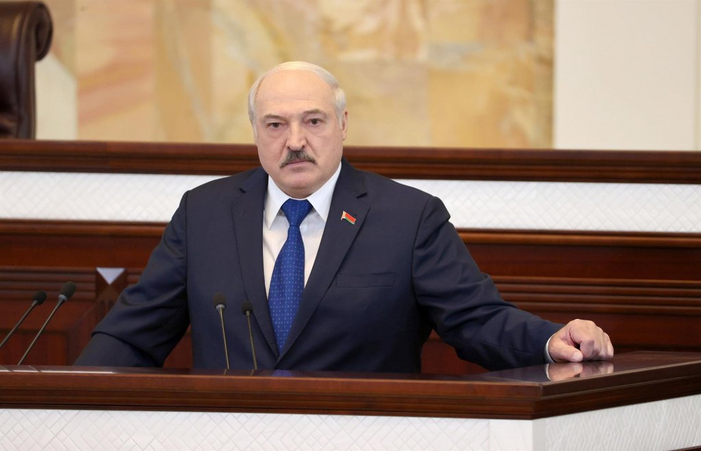 Presidente de Belarus, Alexander Lukashenko defende desvio de voo e prisão de jornalista