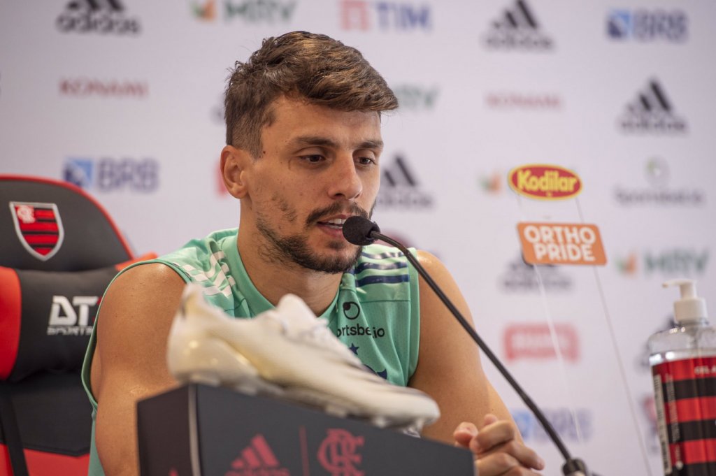 Rodrigo Caio confirma presença em decisão e quer Ceni ‘por muito tempo’ no Flamengo