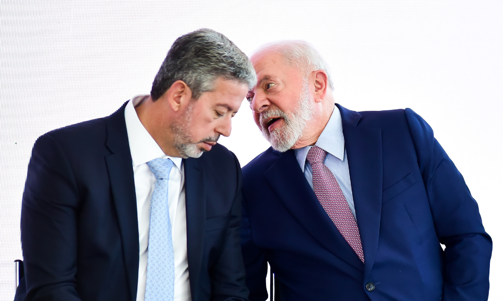 Proximidade de Lula e Lira marca posse de novo ministro do Turismo