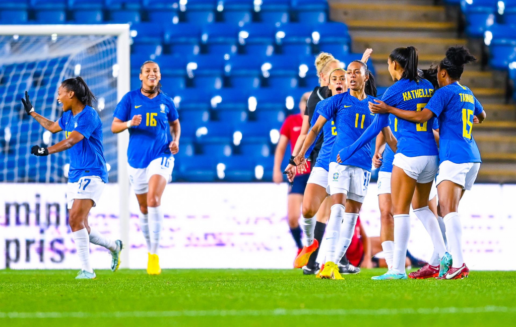 Seleção brasileira feminina joga bem, goleia a Noruega e alcança nona vitória seguida