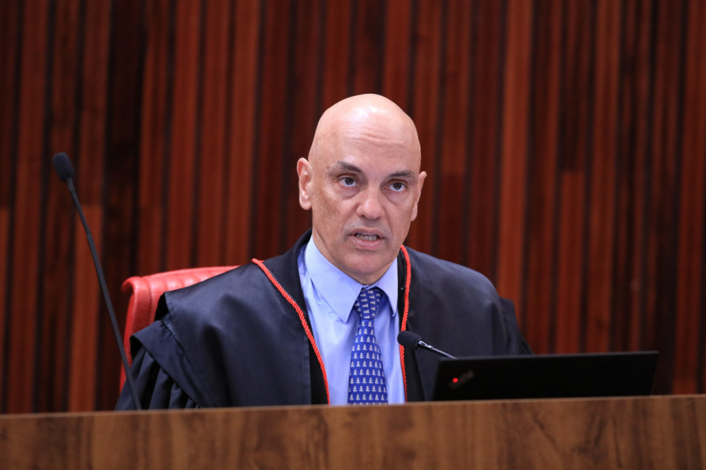 Moraes suspende julgamento que poderia punir juízes e promotores pelo crime de prevaricação