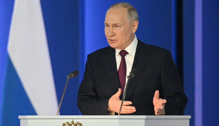 Putin suspende último tratado que possui com os EUA de desarmamento nuclear