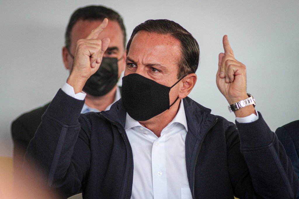Bolsonaro ‘flerta com o autoritarismo’, diz Doria em reunião dos governadores
