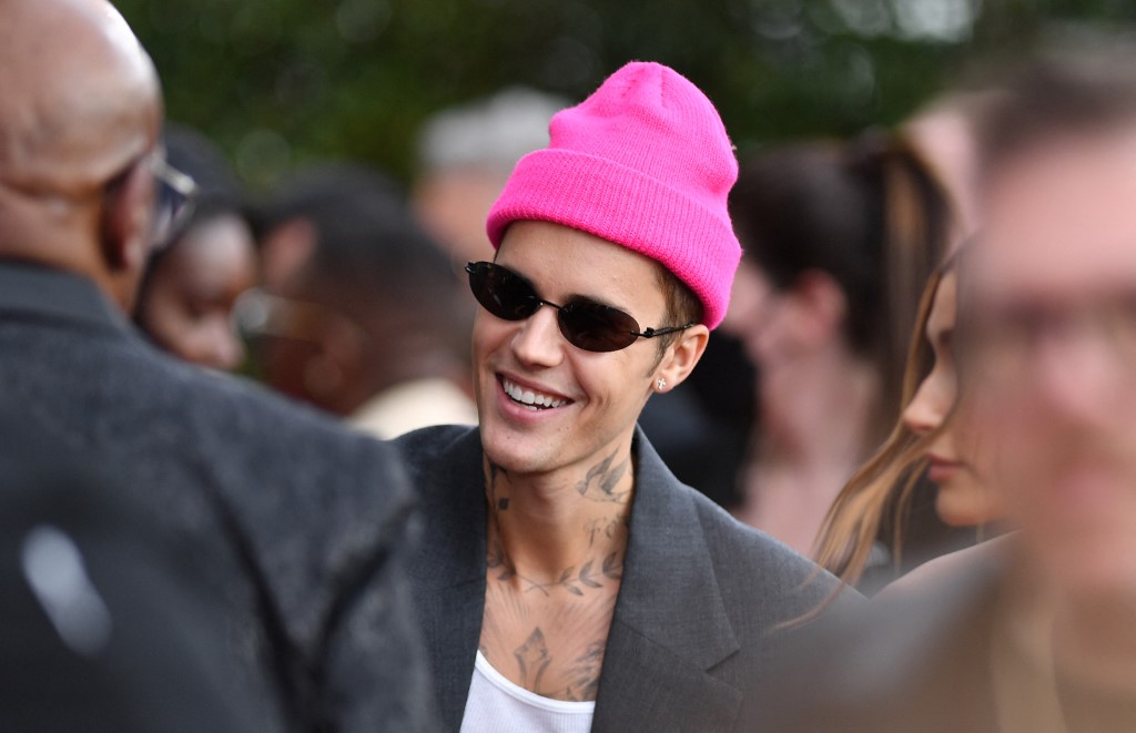 Justin Bieber negocia venda de catálogo musical por R$ 1 bilhão; entenda