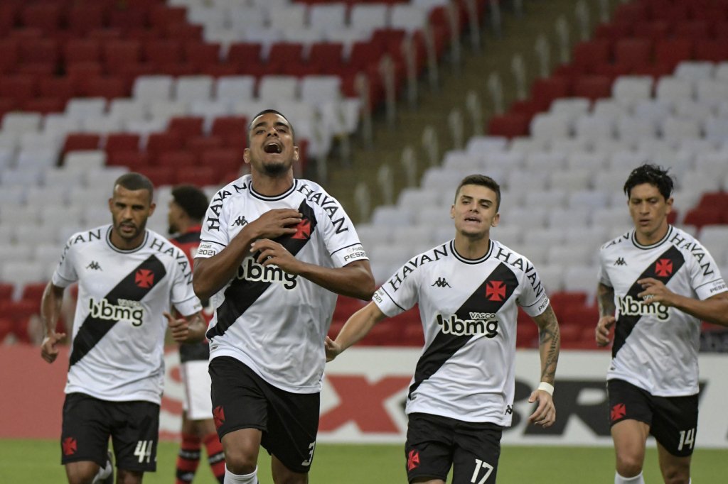 Vasco encerra jejum e vence o Flamengo por 3 a 1 no Maracanã