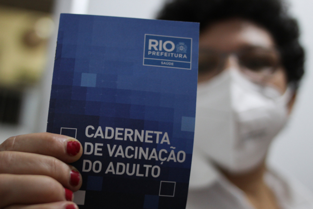 Pesquisa aponta que 66% dos brasileiros são favoráveis ao passaporte de vacina