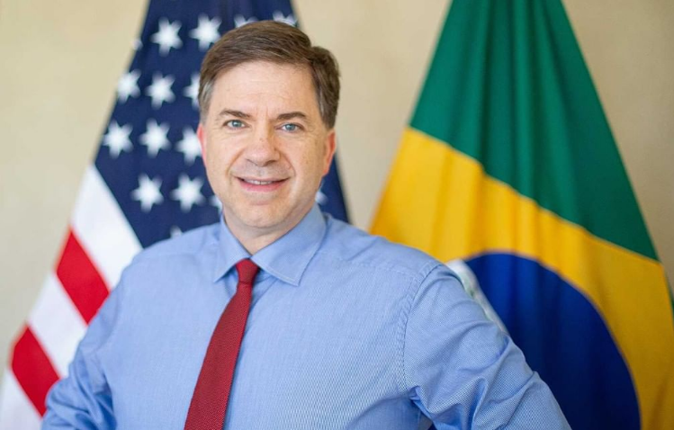 Embaixador dos EUA diz que relação com governo brasileiro ‘está indo muito bem’ e Brasil pode virar ‘herói ambiental’