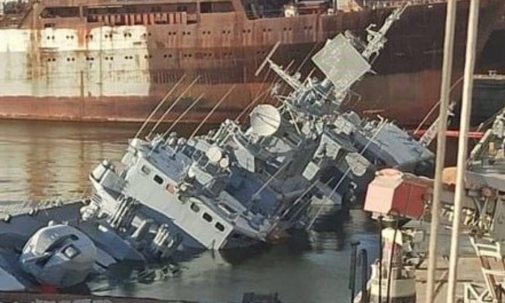 Marinha da Ucrânia afunda principal navio de guerra para impedir captura