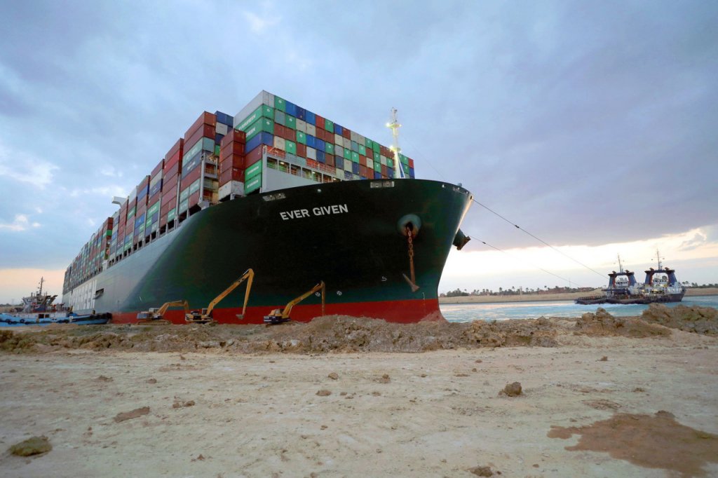 Após acordo, navio que bloqueou Canal de Suez será liberado