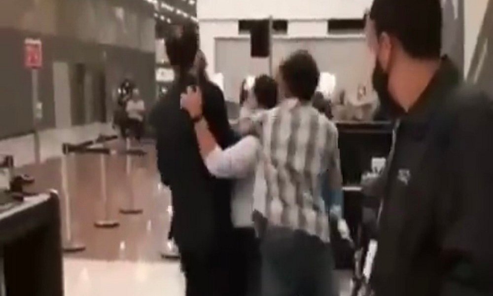 Passageiros e funcionários brigam por embarque de coelho em voo no Aeroporto de Guarulhos; assista