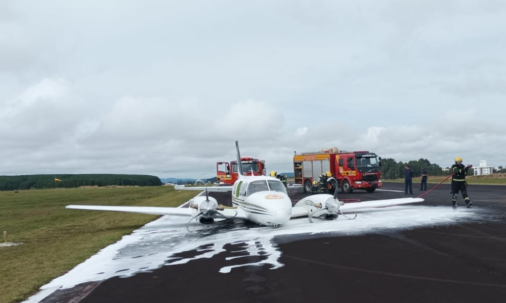 Avião dos Bombeiros de SC faz pouso forçado após falha mecânica em voo teste