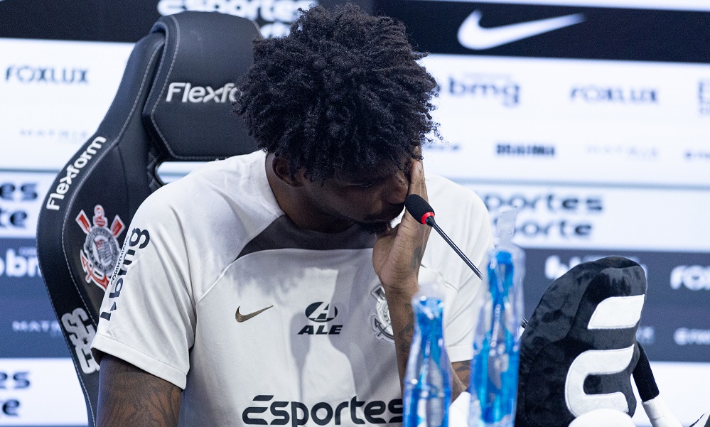 Hugo Souza se emociona após Corinthians definir compra e abre o coração: ‘Oportunidade da vida’ 