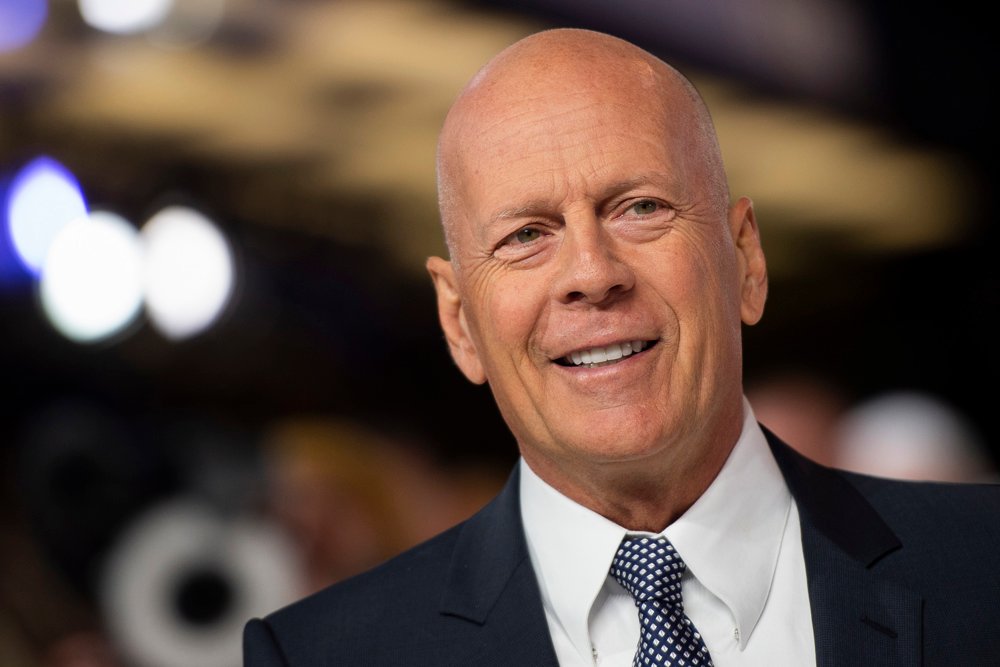 Bruce Willis esquecia falas e disparou arma fora de hora em gravação, relatam colegas