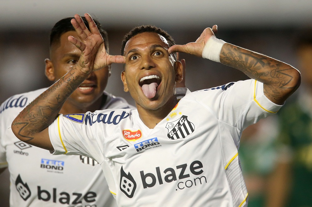 Santos vence o Palmeiras na Vila Belmiro e abre vantagem na disputa pelo título do Paulistão