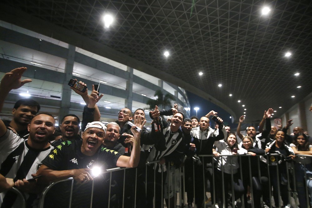 Torcida do Botafogo esgota cinco setores da final da Libertadores na Argentina 