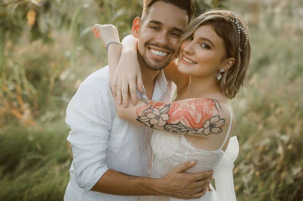 Influenciadora de 17 anos com câncer realiza sonho de se casar