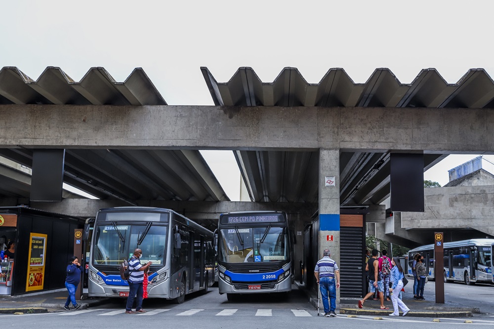 Greve de ônibus em São Paulo é suspensa 