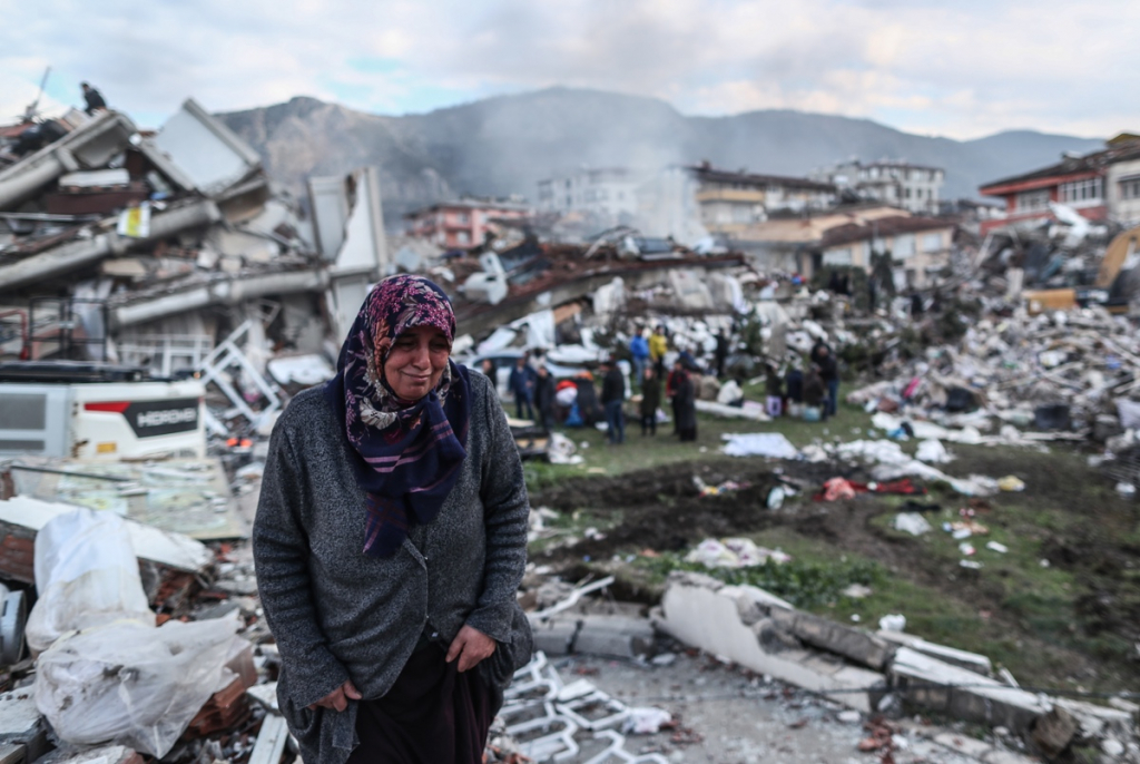 Brasileira perde a casa durante terremoto na Turquia e tenta voltar para o Brasil: ‘Esse lugar não para de tremer’
