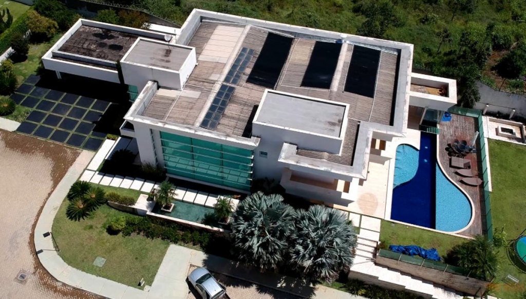 MP investiga empréstimo dado a Flávio Bolsonaro para compra de mansão