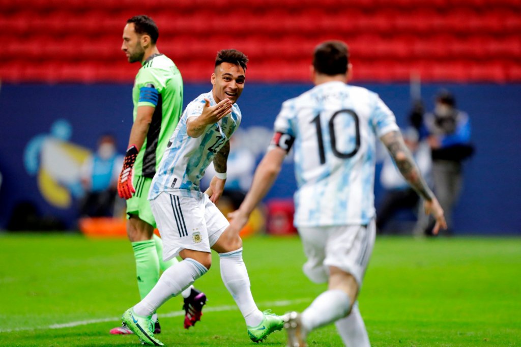 Goleiro Martínez brilha nos pênaltis e Argentina encara o Brasil na final da Copa América