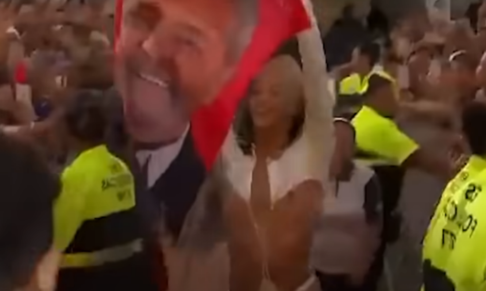 PL vai ao TSE contra Lollapalooza após Pabllo Vittar exibir bandeira de Lula