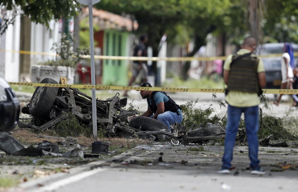 Explosão de carro-bomba deixa ao menos 3 feridos na Colômbia