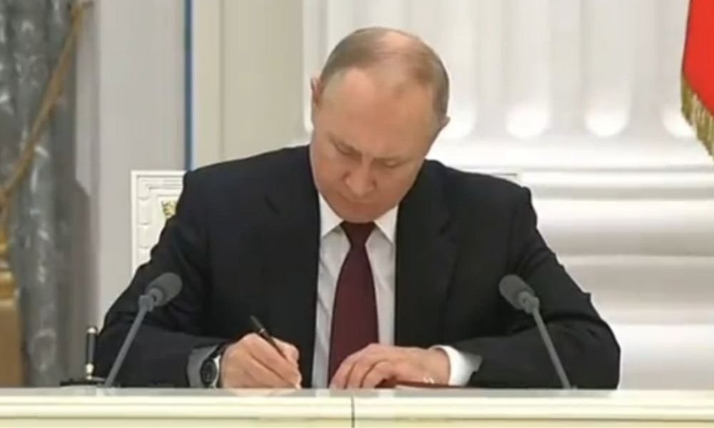 Putin reconhece independência de regiões separatistas da Ucrânia