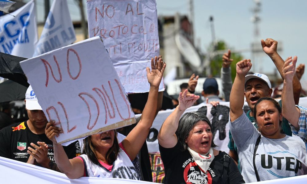 Central sindical da Argentina convoca greve geral contra ‘megadecreto’ de Milei