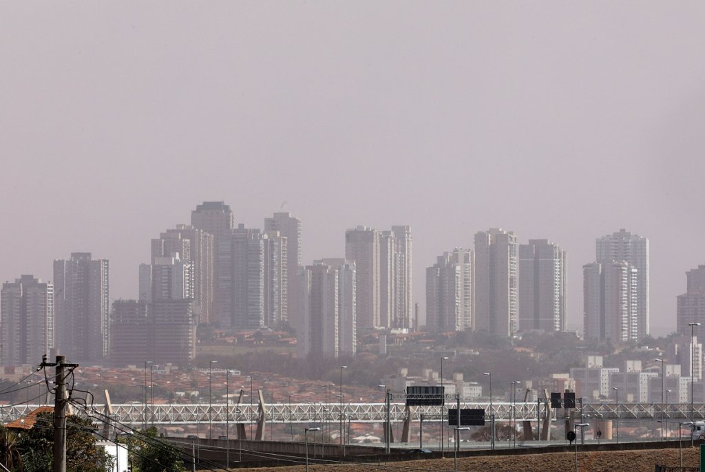 Frente fria avança sobre São Paulo e promete queda de temperatura na sexta-feira