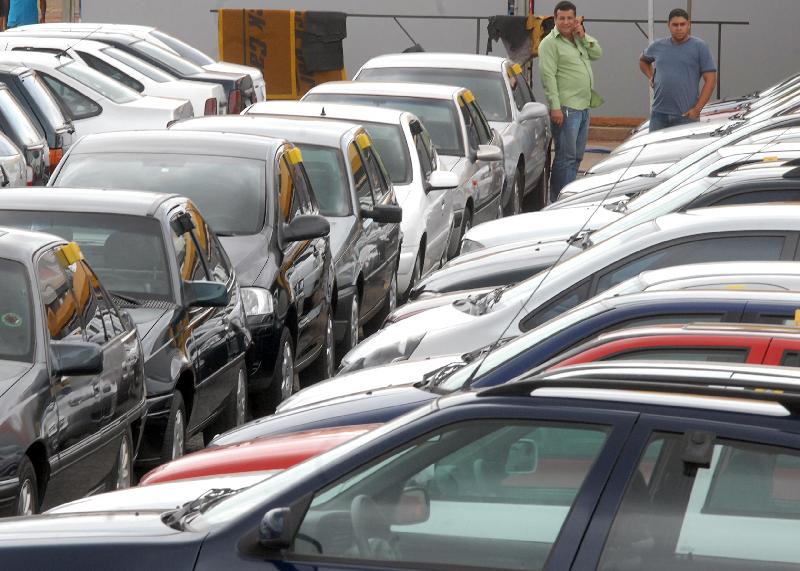 Venda de carros novos cai 25% em setembro por falta de veículos nas concessionárias