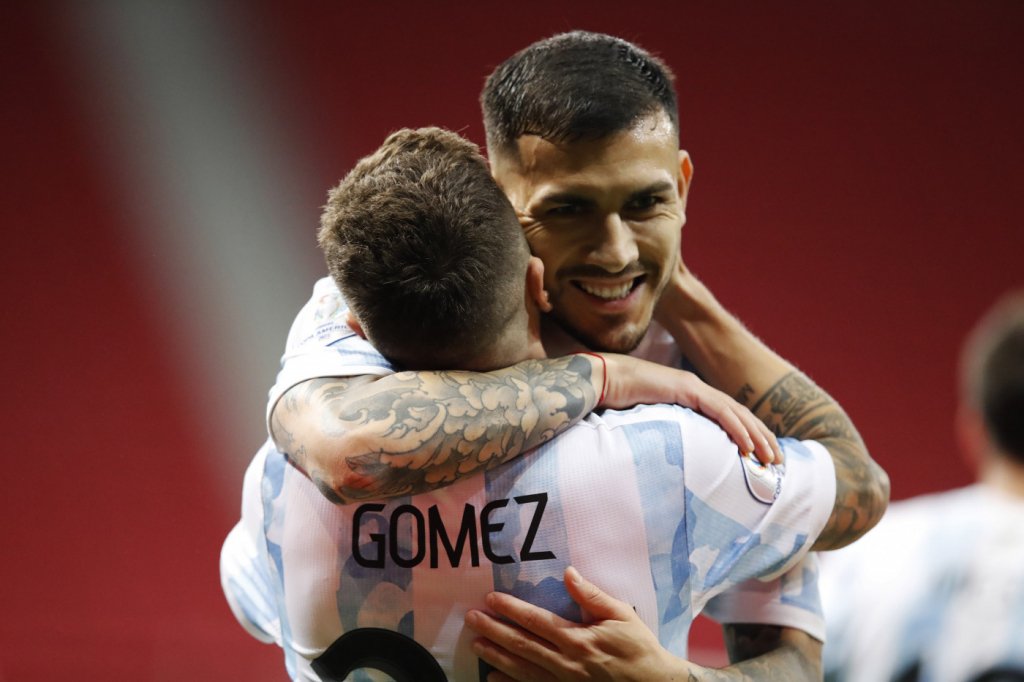 Argentina marca no começo, vence o Paraguai e garante classificação na Copa América