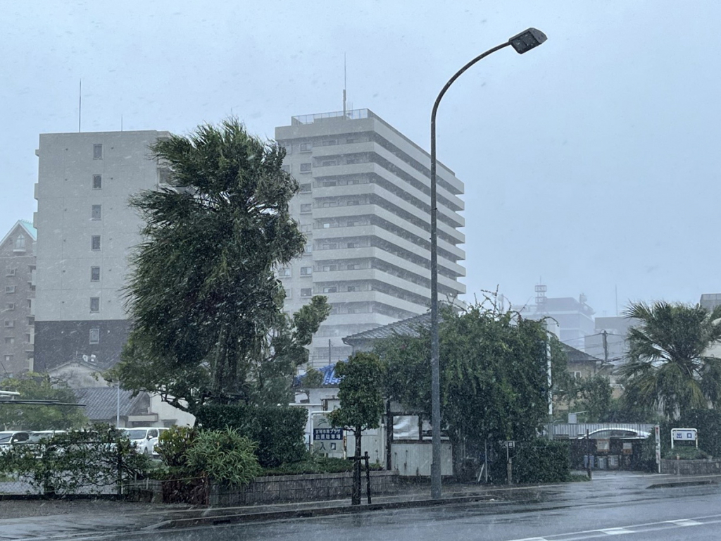 Tufão Nanmadol atinge sudoeste do Japão e deixa mais de 200 mil residências sem energia