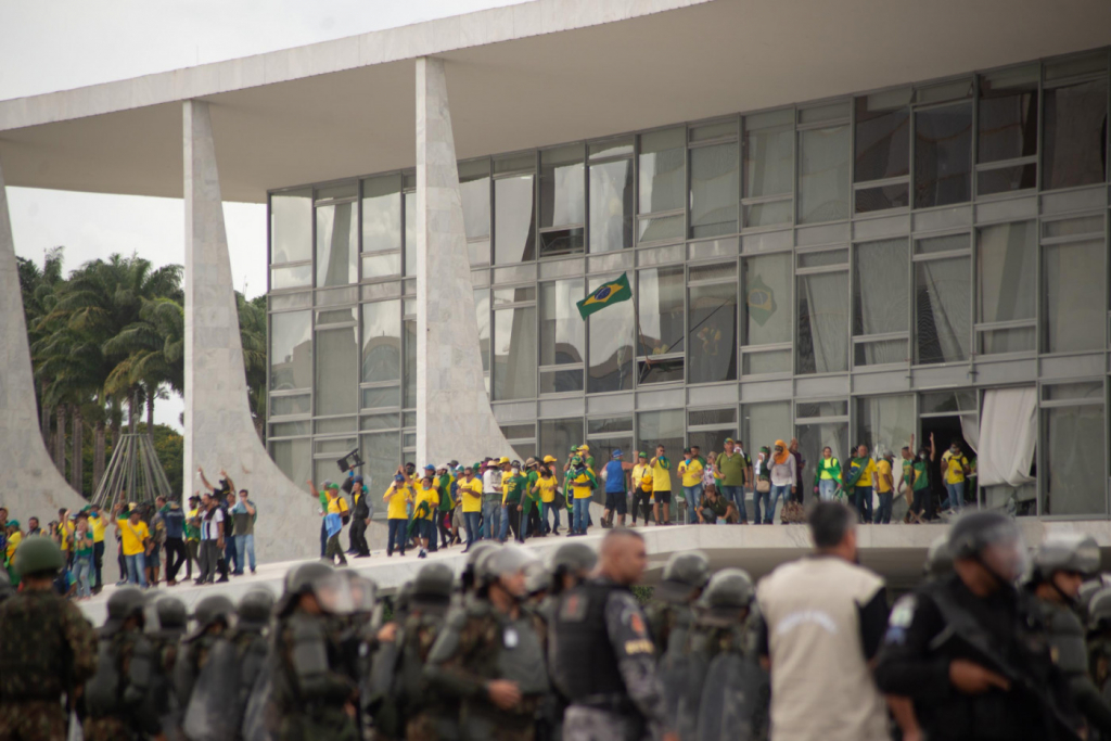Facebook vai remover publicações em apoio a invasões em Brasília