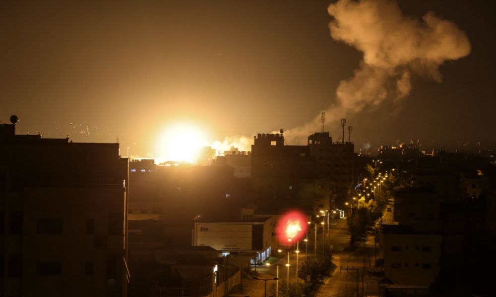 Israel bombardeia Gaza após incursão violenta na Cisjordânia