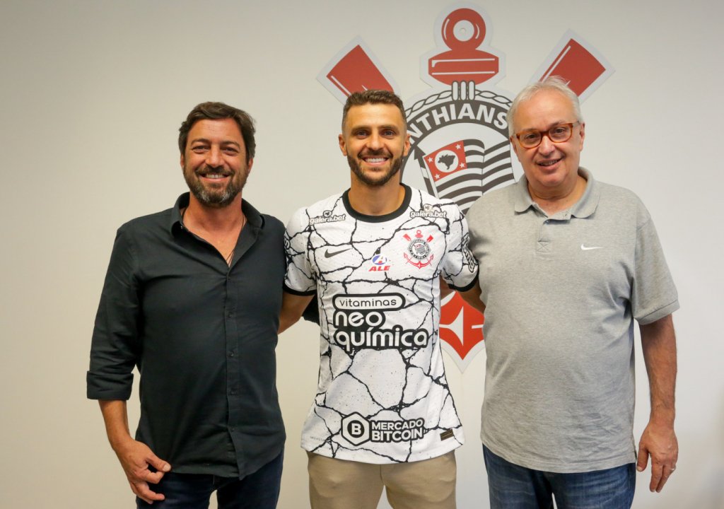 Corinthians oficializa a contratação do atacante Júnior Moraes, ex-Shakhtar