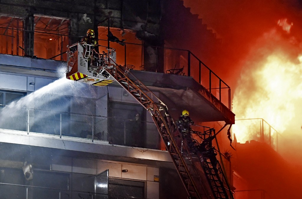 Incêndio em prédio residencial na Espanha mata quatro pessoas e outras 14 ficam feridas