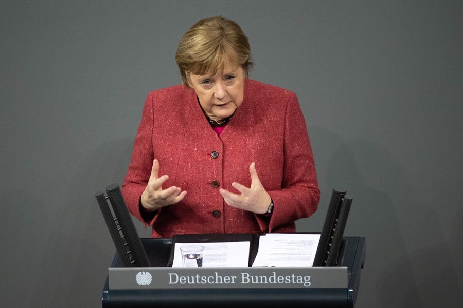 Em raro discurso emocionado, Merkel pede novas restrições até o Natal
