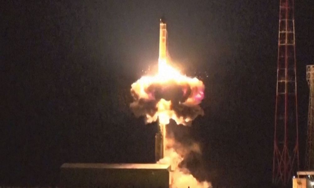 Rússia testa míssil balístico ‘invencível’ que pode transportar múltiplas ogivas nucleares