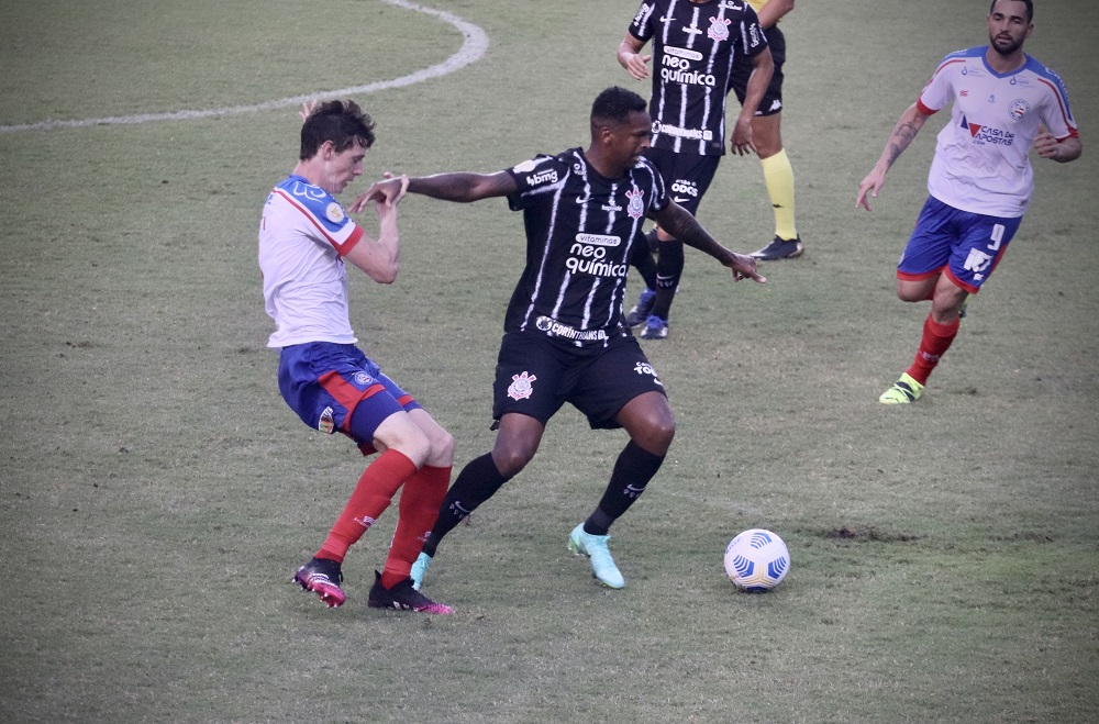 Corinthians melhora no segundo tempo, mas não sai do zero contra o Bahia