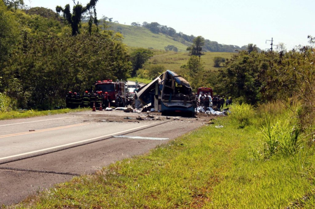Morre mais uma vítima do acidente entre ônibus e caminhão em Taguaí